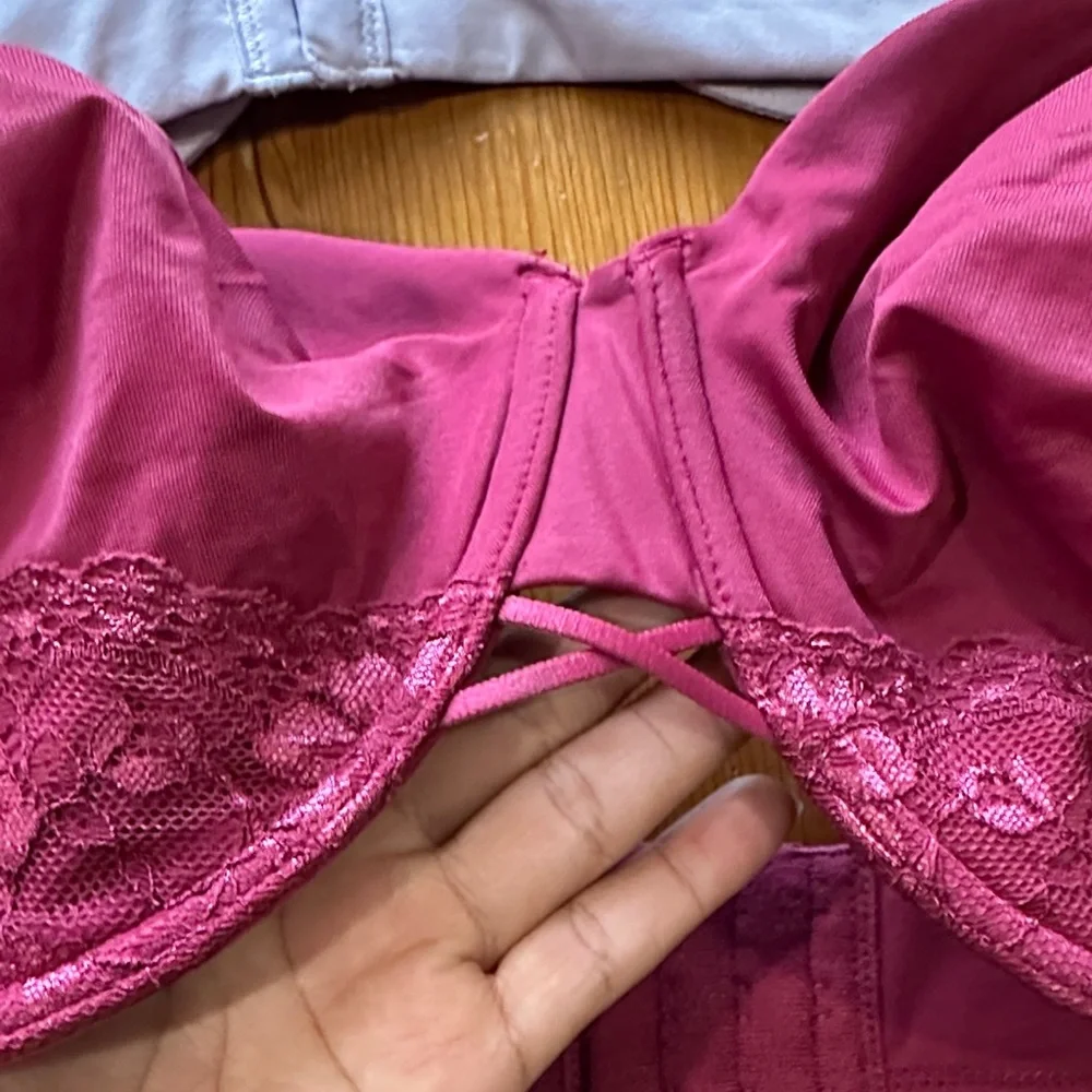 Vanity Fair Women's Lace Underwire Bras - Maroon and Light Taupe - Picture 6 of 9